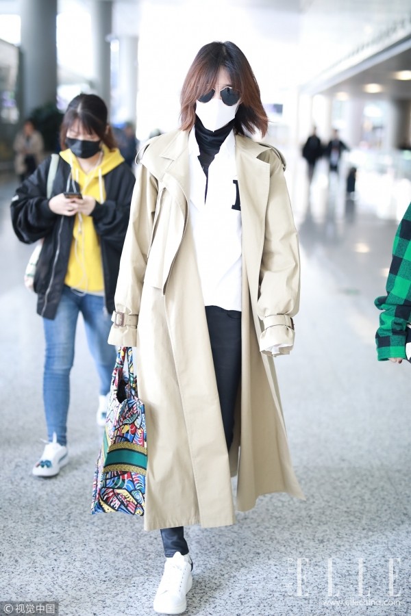 江疏影好会穿高领!