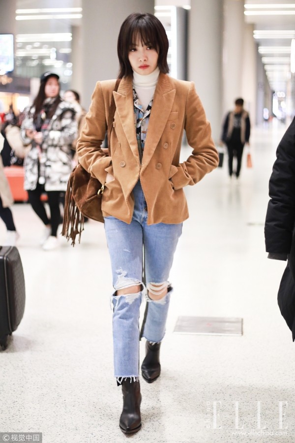 江疏影好会穿高领!