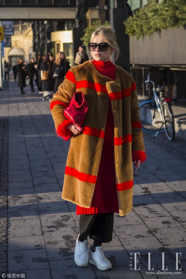 拥有一条高领毛衣裙,美翻整个冬天!